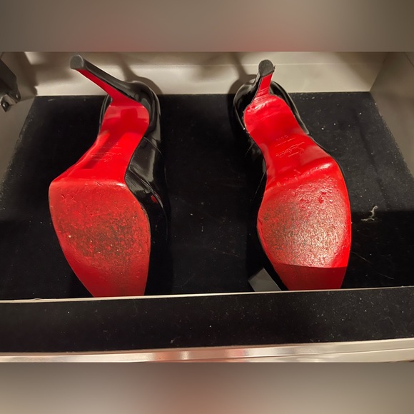 Christian LouBoutin Patent Leather Bianca Heels Sz 38.5 Original Box & Dust Bag - Picture 6 of 6